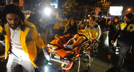 Атентат в новогодишната нощ в Истанбул, поне 35 убити Атентат в новогодишната нощ в Истанбул, поне 35 убити