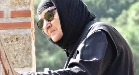 Ново чудо! Св. Паисий лекува безплодие и наркомания от благовонен гроб