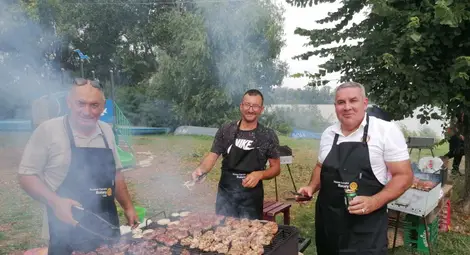 11-то Дунавско барбекю на Ротари клуб &bdquo;Русе-Дунав" събра средства в подкрепа на децата в Русе /галерия/