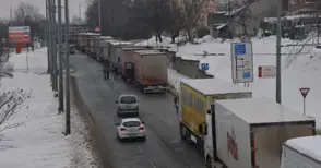 Нова организация на Дунав мост нареди камионите по „България“