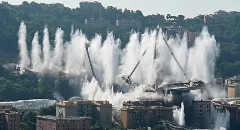Взривиха моста &bdquo;Моранди&rdquo; в Генуа