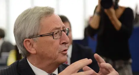 Юнкер: Не може да шантажират България