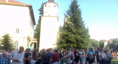 Над 300 човека протестираха мирно в Бяла срещу ромските издевателства