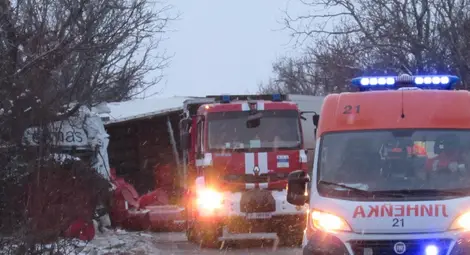 Почина и вторият шофьор  от челния удар между два тира
