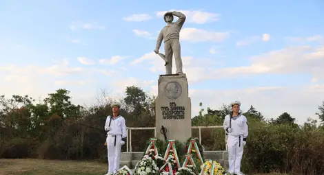 Драгомир Драганов с поздравление от командира на ВМС