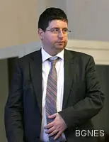 Петър Чобанов: Разхлабване на коланите няма