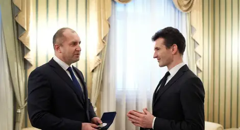 Виртуозът Светлин Русев получи  почетния знак на президента