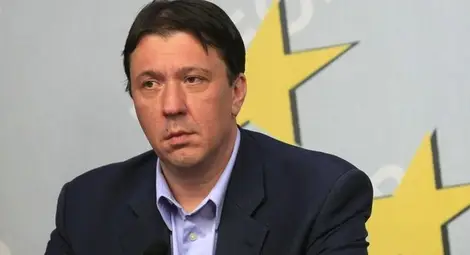 Силни емоции и в сутрешния блок на БНТ: Червеният депутат Куюмджиев нарочи водещия за манипулатор