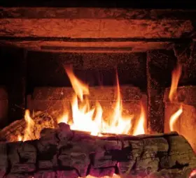 Команда &bdquo;Хвърляй дърва в  печката&ldquo; едва не унищожи къща