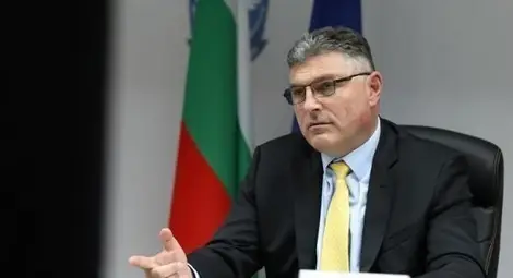 100% авансови плащания и раздаване на проекти и в Министерството на отбраната