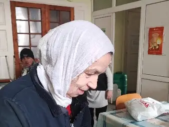 Деца от крайните квартали направиха мартеници за бездомници