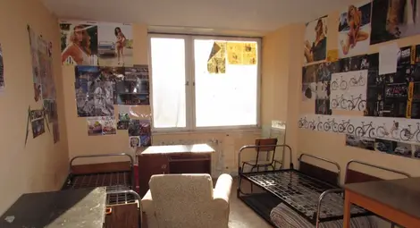 Такава е обстановката в част от стаите. Снимки: Бисер ТОДОРОВ Такава е обстановката в част от стаите. Снимки: Бисер ТОДОРОВ