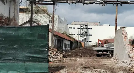 Вдигат комплекс със 7-8 жилищни блокове на мястото на някогашната военна болница Вдигат комплекс със 7-8 жилищни блокове на мястото на някогашната военна болница