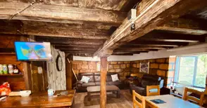 Британци извървяха пътя от малък пъб до първи магазин в Червен