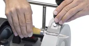 Заточване на 2 ножа без  касов бон наказано с 500 лева