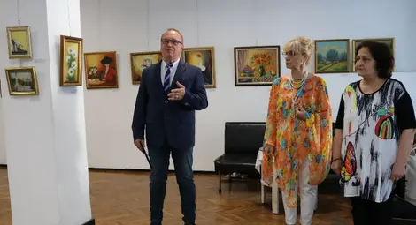 Близо 80 картини на Галина Неделчева и Цветанка Велкова могат да бъдат разгледани в залата на „Борисова“ 6 Близо 80 картини на Галина Неделчева и Цветанка Велкова могат да бъдат разгледани в залата на „Борисова“ 6