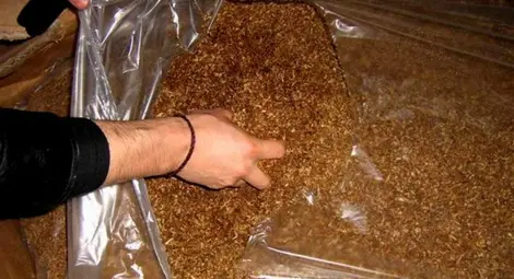 Митничари откриха 157 кг незаконен тютюн и машина за рязане