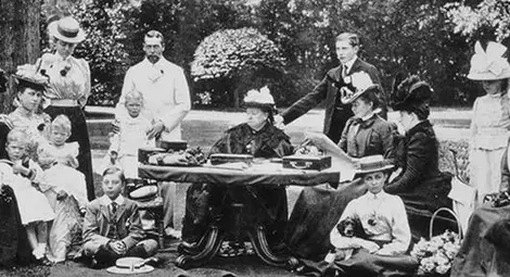 Кралско щастие с вкус на ягоди в 5 следобед