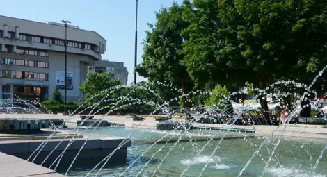 Русенска фирма ще ремонтира правоъгълния фонтан на площада