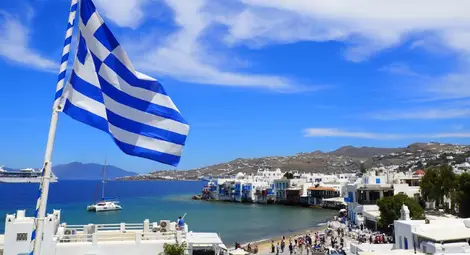 Национална карантина в Гърция от петък, излизането навън - само със СМС