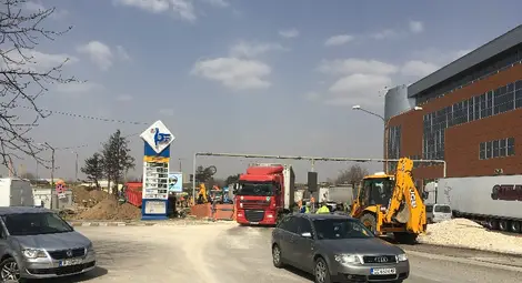 Работещи в Индустриалния парк: Покрай Дунав мост се минава като през иглени уши!