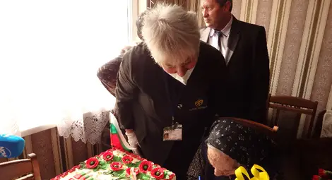 Баба Мица от Кривина празнува 100-годишен юбилей /галерия/