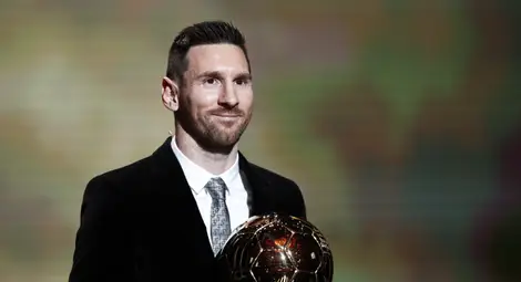 Меси вдигна &ldquo;Златната топка&rdquo; за шести път