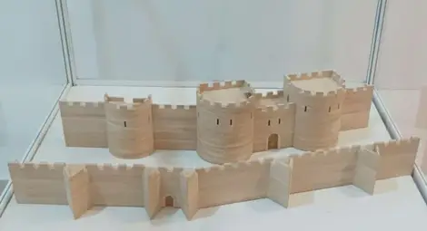 Авторът на макета на средновековния град Червен дари на музея в Русе макет на Кале Широково Авторът на макета на средновековния град Червен дари на музея в Русе макет на Кале Широково