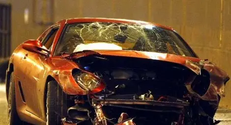 Продават потрошеното Ферари на Роналдо в "eBay" Продават потрошеното Ферари на Роналдо в "eBay"