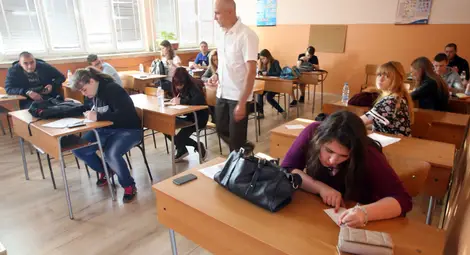 Най-много зрелостници се явиха на втора матура по биология