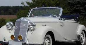 Паркингът пред данъчното приема парад на ретро автомобили