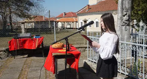 Почетоха с цветя и панихида паметта на Филип Тотю в Две могили /галерия/