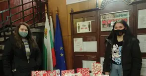 Гимназисти от „Йосиф Вондрак“ изненадаха русенци с огромно бяло-червено сърце