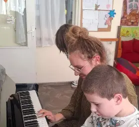 Ателие „Музика с Лаура“ стартира в Дневния център на „Каритас“ Русе Ателие „Музика с Лаура“ стартира в Дневния център на „Каритас“ Русе