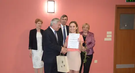 Студенти отличници от чужбина  получиха награди в университета