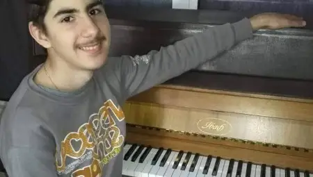 Младият талант вече има собствено пиано.