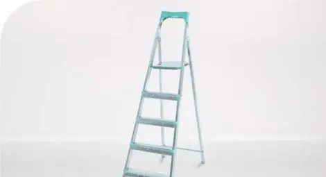 Забраниха продажбата на три марки опасни домашни стълби 