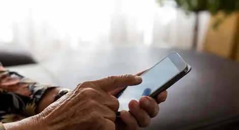 Баба хвърли изгладувани 8800 лева през терасата