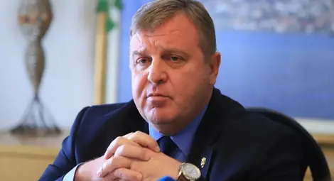 Каракачанов: Връщането на наборната военна служба все повече се налага