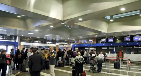 Мигранти с фалшиви паспорти опитаха да напуснат Гърция като волейболен отбор Мигранти с фалшиви паспорти опитаха да напуснат Гърция като волейболен отбор