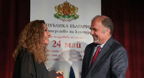 Мария Дуканова с награда „Златен век“ за принос в българската култура Мария Дуканова с награда „Златен век“ за принос в българската култура