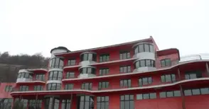 Два хотела изнесени за публична продан