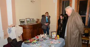 Коледни венци и сурвачки подредиха в Дунавския център