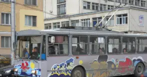 Дядо на колело се блъсна в тролей