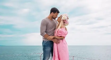 Семейството на Поли Генова с нов член, певицата роди момиченце