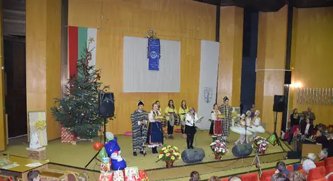 Песни и танци на шест народности напомниха за космополитния дух на Русе /галерия/