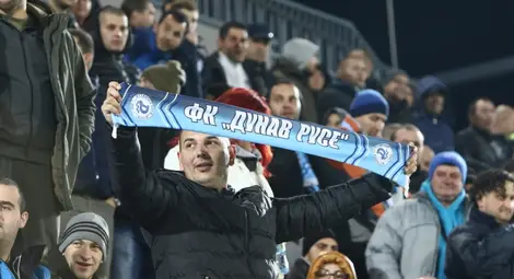 Феновете надъхват отбора на последната тренировка Феновете надъхват отбора на последната тренировка