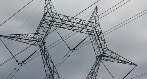 Някой люлее правителството с цените на тока