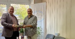 Данъчните дариха 200 книги на изгорялото читалище в Кубрат