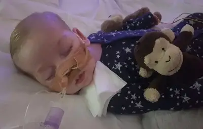 Родителите на неизлечимо болното бебе Чарли се отказаха от съдебната битка